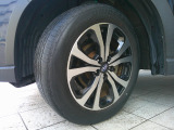 アルミホイールを装備しております。