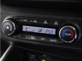 ◆オートエアコン装備◆ お好みの温度を設定をするだけで、後は、自動で風量を調節してくれます!快適にドライブが楽しめます。