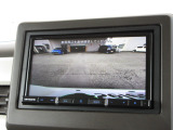 バックをするとき自動でリアの様子が映る『リアカメラ』付き!画面で確認しながらバックができますから安心ですね。でも、目視も大切ですよ!安全第一でお願いします!