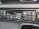 エアコンはオートエアコンでお好みの温度調整が出来、オールシーズン快適にドライブできます!さらに、運転席&助手席シートヒーターが付いてます。2段階に温度設定が可能です。