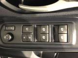 パワーウィンドは今や当たり前の機能ですが、無いと困る機能です。運転席からの操作で、全席の窓を振るオープンにしたり、フルクローズが可能です。