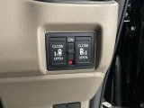【両側パワースライドドア】です。リモコンや運転席のスイッチ操作で楽々自動開閉。