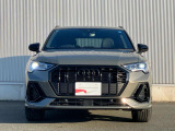 日本人デザイナーの発案によって2005年から採用されている、「シングルフレームグリル」。ひと目でAudiとわかる象徴的なデザインはAudiのブランドイメージを確立しています。