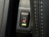 【シートヒーター】スイッチを入れると数十秒で座席が温かくなります。エアコンとは違い、身体と密着しているシートが温まるので、冬場には嬉しい装備です!