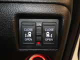 【電動スライドドア】ボタン一つで自由自在に開閉が可能!指先一つで運転席からどちらのドアも開閉できるので非常に便利な装備です!挟み込み防止機能もついているので小さなお子様がいる方も安心です!