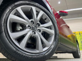 【純正アルミホイール】外観にマッチした純正アルミホイールを装着しております。各種社外アルミホイールや、スタッドレスタイヤも取扱いしております。是非ご相談ください♪
