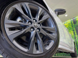 【純正17インチアルミホイール】外観にマッチした純正アルミホイールを装着しております。各種社外アルミホイールや、スタッドレスタイヤも取扱いしております。是非ご相談ください♪