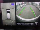 アラウンドビューモニターを装備!<駐車の際にナビ画面に車を真上から捉えた映像が映ります。駐車の時、とても便利な装備です。>