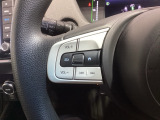ステアリングにオーディオ操作スイッチが付いています。オーディオ画面に直接タッチしなくても操作が出来ますので、運転に集中できます。