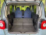 後席を格納すると、これだけの広さが!シーンに合わせたシートアレンジで、大きな荷物も積むことが出来ます♪