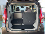 リヤシートを倒せば、広々ラゲッジルームで大きな荷物も積み込めます。