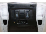 運転席上部の操作部です。スライドドア開閉の操作部です。