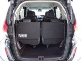 テールゲートを開ければ高さと幅のあるラゲッジスペースが姿を現します。床も低く荷物の積み下ろしも楽々です。