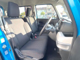 運転席シート廻りは使用感も少なく、良好な状態となっています。前オーナー様が丁寧に使っていたことがよくわかりますね。