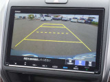 【バックカメラ】駐車が苦手な方でも安心してお乗りいただけます。リバース連動で画面が切り替わるのでとっても便利です。