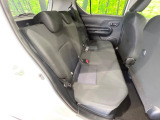 後部座席も気になるようなキズ・汚れやへたり等、大きなダメージはなく、良好な状態です。