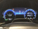とっても見やすいメーターです。夜間時はラグジュアリーな気分にさせてくれる照明が魅力ですので、夜のドライブも楽しみになりますよ♪