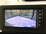 【バックカメラ】駐車時に後方がリアルタイム映像で確認できます。大型商業施設や立体駐車場での駐車時や、夜間のバック時に大活躍!運転スキルに関わらず、今や必須となった装備のひとつです!