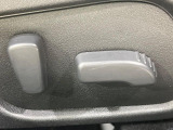 【パワーシート】スイッチ一つで簡単にシートの微調整が可能!電動だから力もいりません!快適なシートポジションにセットして、快適なドライブをお楽しみください。