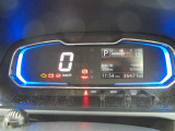 とっても見やすいメーターです。夜間時はラグジュアリーな気分にさせてくれる照明が魅力ですので、夜のドライブも楽しみになりますよ♪