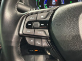 ステアリングにオーディオ操作スイッチが付いています。オーディオ画面に直接タッチしなくても操作が出来ますので、運転に集中できます。