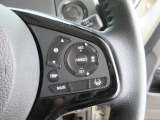 ハンドル右側にはクルーズコントロールのスイッチが装備され運転中の操作も安心して行えます!