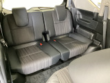 【3列目シート】しっかりした厚みの有るシートになりますので長い時間のドライブでも安心してお乗り頂けます♪
