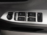 パワーウィンドゥ 運転席ドアスイッチ照明付です。電動格納ミラーも手元でワンモーションで可能です。