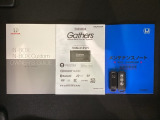 スマートキーは鍵をバッグに入れたままでもドアロックの開閉やエンジンのON・OFFができます。夜間や雨の日も鍵を探さなくて良いので便利です。