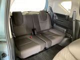 【3列目シート】しっかりした厚みの有るシートになりますので長い時間のドライブでも安心してお乗り頂けます♪