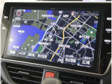 純正ナビを装備。タッチパネル式で使いやすく、お出かけもラクラクです。