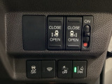 両側電動スライドドアは運転席から操作ができるよう、操作スイッチが付いています。Hondaセンシング用のVSA(ABS+TCS+横滑り抑制)解除とレーンキープアシストシステムなどのスイッチがあります。