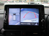 アラウンドビューモニターも装備しております。ご覧のように車体を真上か見たような映像なので、車庫入れの苦手なお客様ももうご心配いりません。