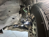 お車を安心してお乗りいただく為には、足回りの定期点検が欠かせません。サービスサポート(有償保証)では無料点検もご提供しており、安心のカーライフをお過ごしいただけるサポート体制が整っています。