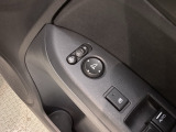 狭い駐車場で便利な電動格納ドアミラーが付いています。