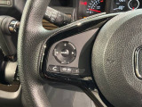 ステアリングにオーディオ操作スイッチが付いています。オーディオ画面に直接タッチしなくても操作が出来ますので、運転に集中できます。