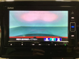 ギヤをR(バック)に入れるとナビの画面に後ろの映像が映るリアカメラ付です。後退時、コンディションが悪い視界でもカラーバックモニターがドライバーをサポートします。