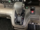 シフトはインパネシフト、パーキングブレーキは電子制御となっています。