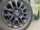 【純正18インチアルミホイール】外観にマッチした純正アルミホイールを装着しております。各種社外アルミホイールや、スタッドレスタイヤも取扱いしております。是非ご相談ください♪