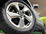 【純正18インチアルミホイール】外観にマッチした純正アルミホイールを装着しております。各種社外アルミホイールや、スタッドレスタイヤも取扱いしております。是非ご相談ください♪