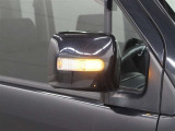 サイドターンランプ付きドアミラー。車両のドレスアップと右左折時の被視認性を兼ね備えたお洒落なミラーです。