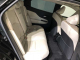 【後部座席】も当然、綺麗・清潔に仕上げております。内装の綺麗なお車は気持ちが良いですし、コンディションのいい車が多いです。これもオススメの1台です。