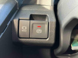 便利で快適な電動パーキングブレーキを装備!停車したときにブレーキペダルから足を離しても停車を維持する、ホールド機能が付いています。渋滞時など、ずっとブレーキペダルを踏んでいなくても良いので運転が楽に♪