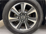 「トヨタ純正アルミホイール」を装着!純正なので車のデザインともマッチしています。高級感やスポーティーさを際立たせてくれます。