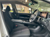 ゆったりとした運転席廻りです。