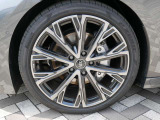 (専用アルミホイール)車種・グレード・パッケージごとに最適なデザインを設定しております。