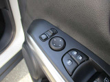ドアミラーの鏡面の調節、格納は運転席からすべて操作できます!