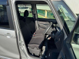 乗り降りしやすい運転席!フロアマットもついてます!