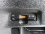 ナビゲーション連動ETC車載器です。料金所のETCレーンへの誘導やナビ画面での利用履歴・料金確認などが可能です。納車前にはセットアップ完了!カードを差し込むだけで、ごり利用いただけます。