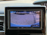 バックカメラも付いて車庫入れも安心です。